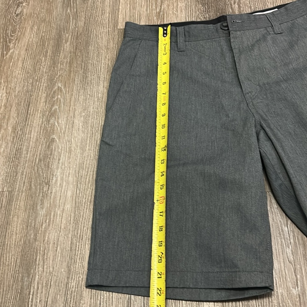 Volcom Shorts - Picture 3 of 4